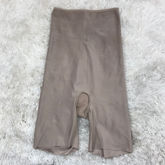 ✨SPECIAL✨SPANX High Waist Mid-Thigh Shorts - Picture 7 of 8